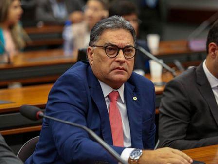 Luciano Araujo cobra Neoenergia Coelba sobre falhas no fornecimento de energia