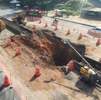 Obras na BR-324 mantêm faixas interditadas em Simões Filho; trânsito segue sem congestionamentos
