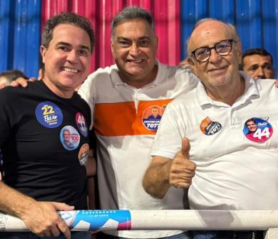 Luciano Araujo faz caminhada em Conceição do Coité e recebe apoio dos ex-deputados Tom Araújo e Emério Resedá